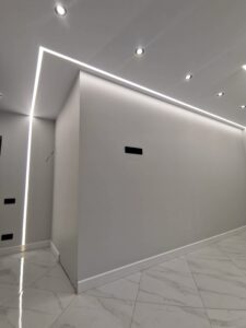 С контурной подсветкой