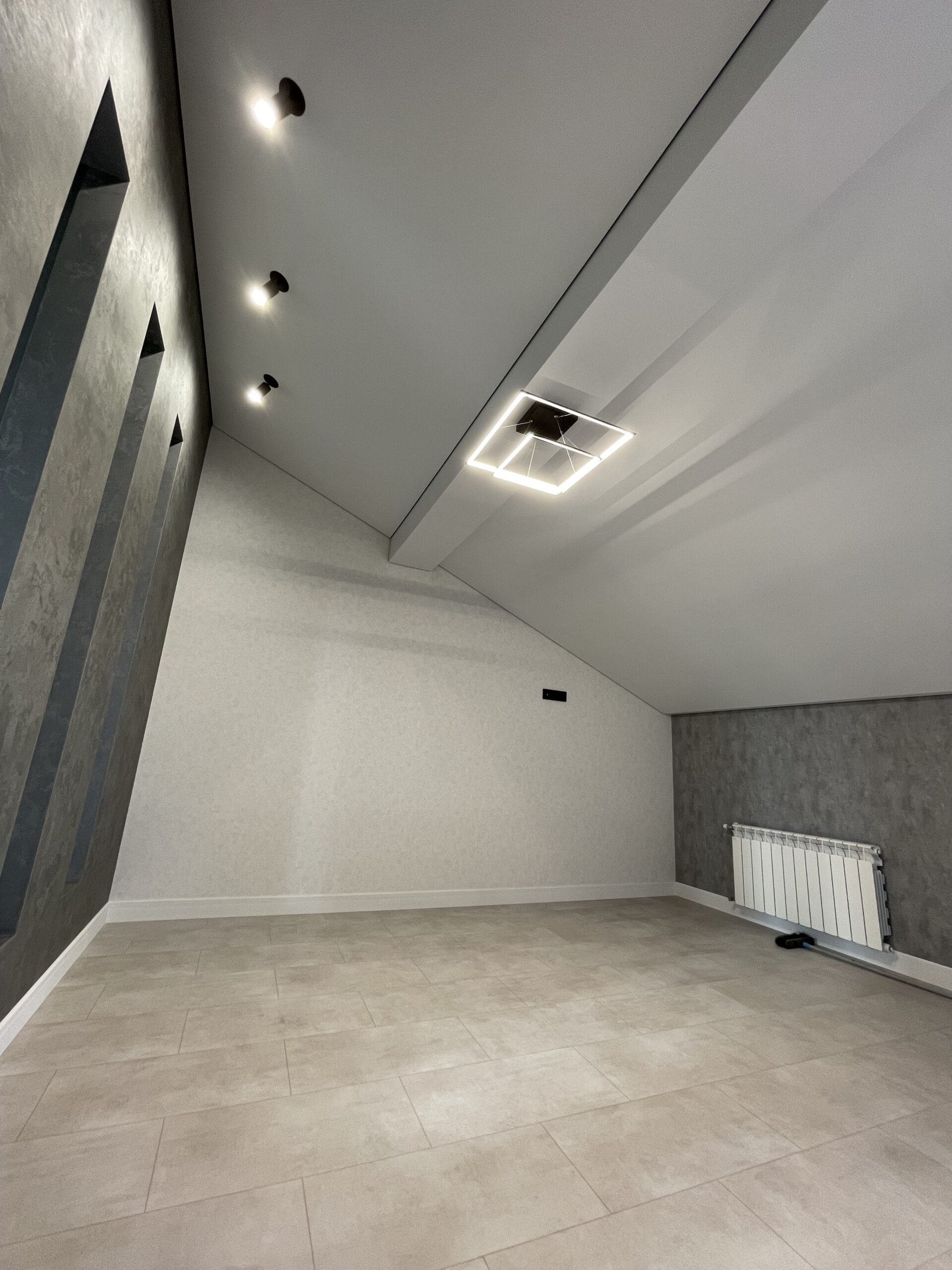 Бесшовный натяжной потолок